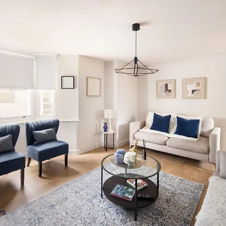 Ferienwohnung 10 Mins Walk To The Oval, The Kennington Retreat